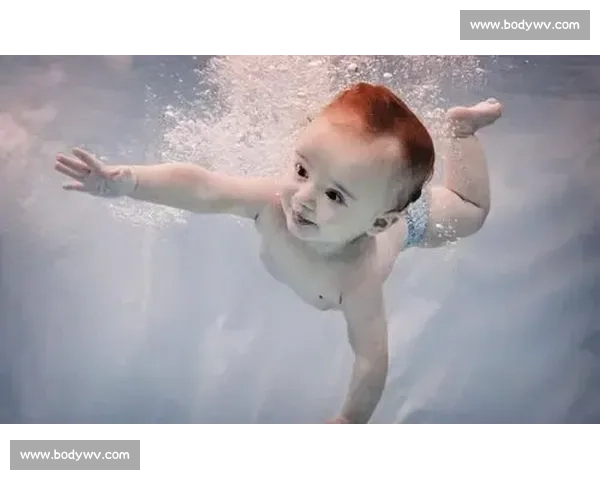 5 元 “小孩哥” 当教练:成年人学游泳的另类选择 5 元 “小孩哥” 当教练:成年人学游泳的另类选择